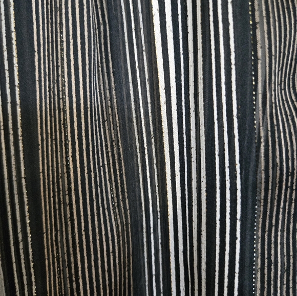 NWT Ariella surplice blouse - Picture 5 of 7